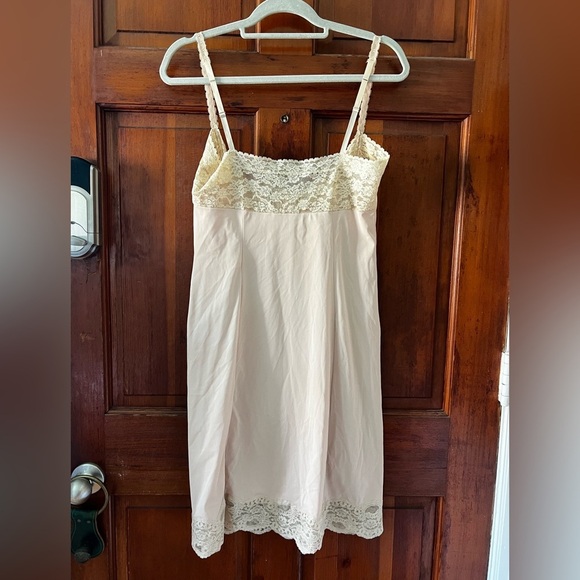 Vintage Hollywood Vassarette Ivory Lace Lingerie Slip – Size F 34, Nylon Tricot - Picture 5 of 11